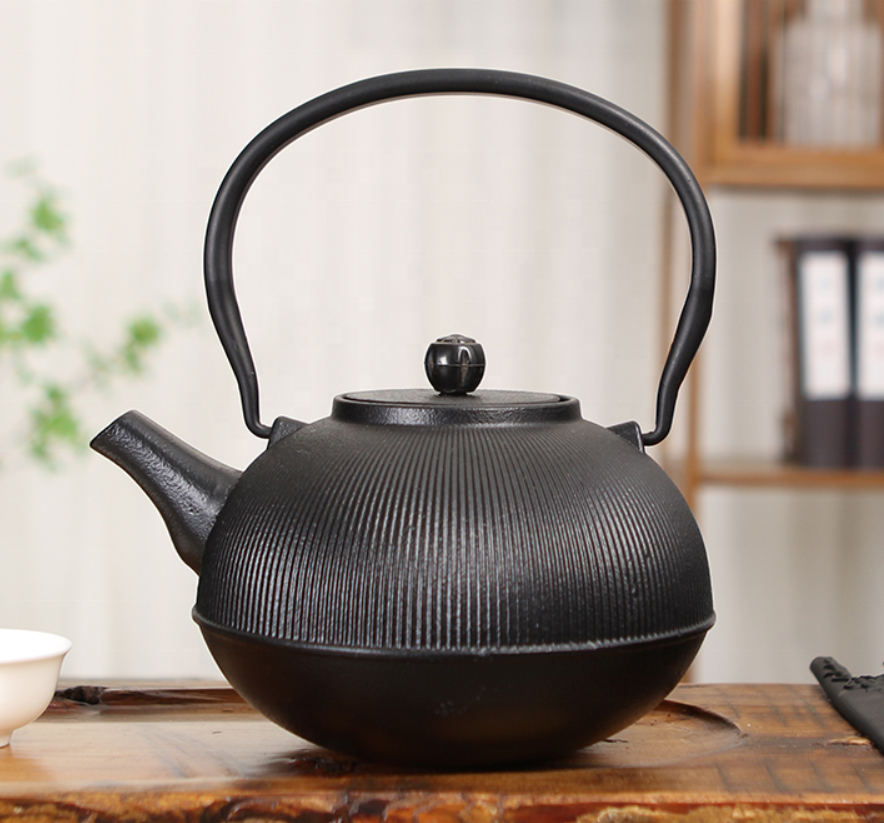 Japanische Teekanne aus Eisen